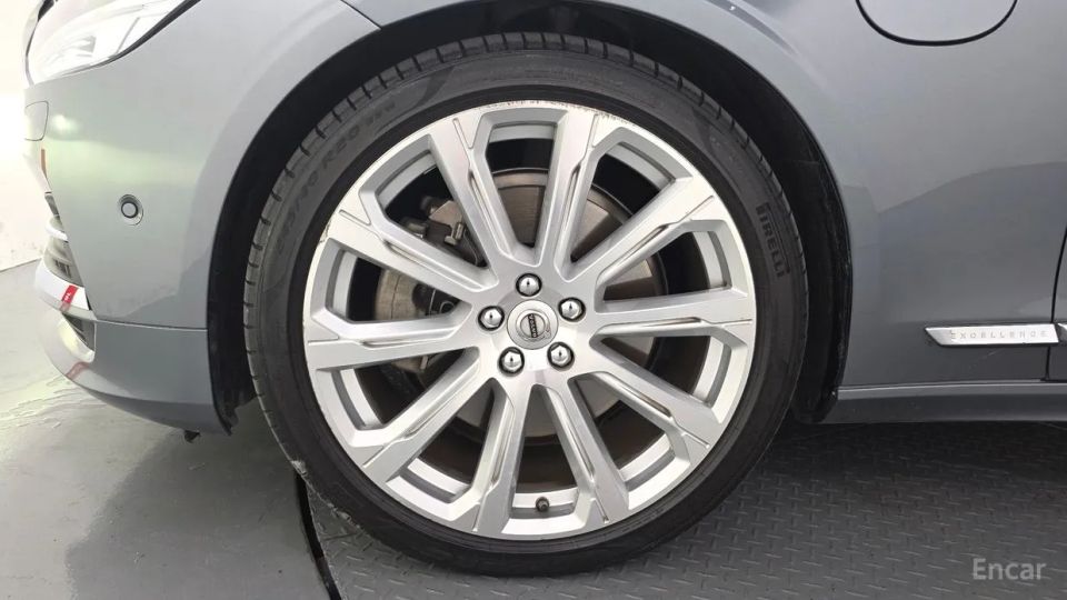 Volvo S90