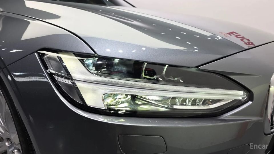 Volvo S90