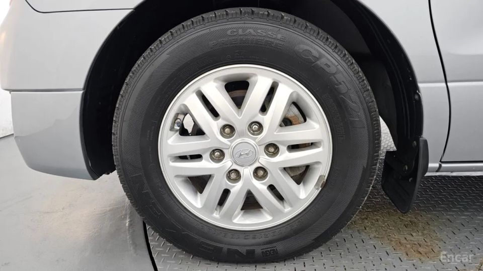 Hyundai Starex