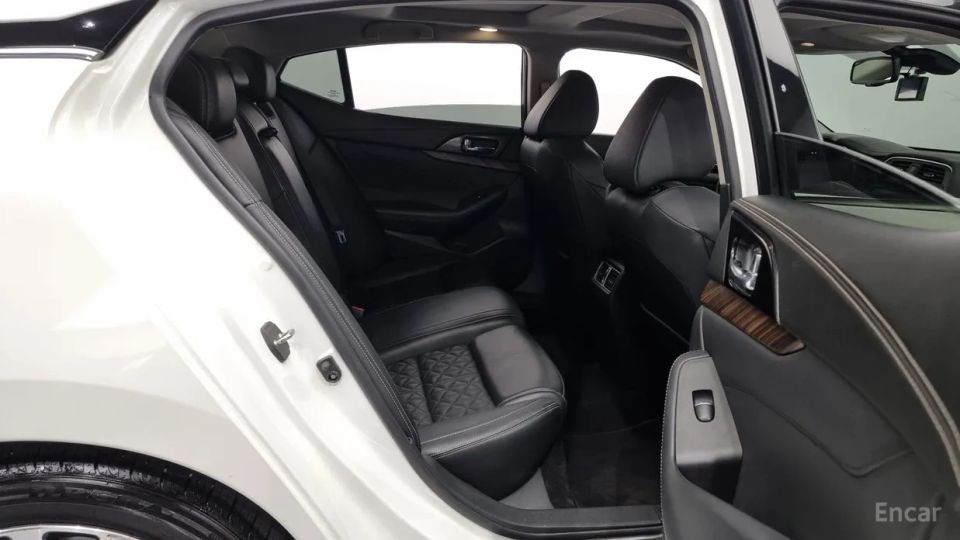Nissan Maxima