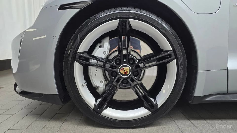 Porsche Taycan