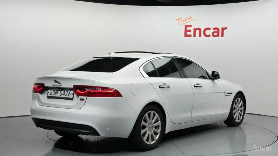 Jaguar XE