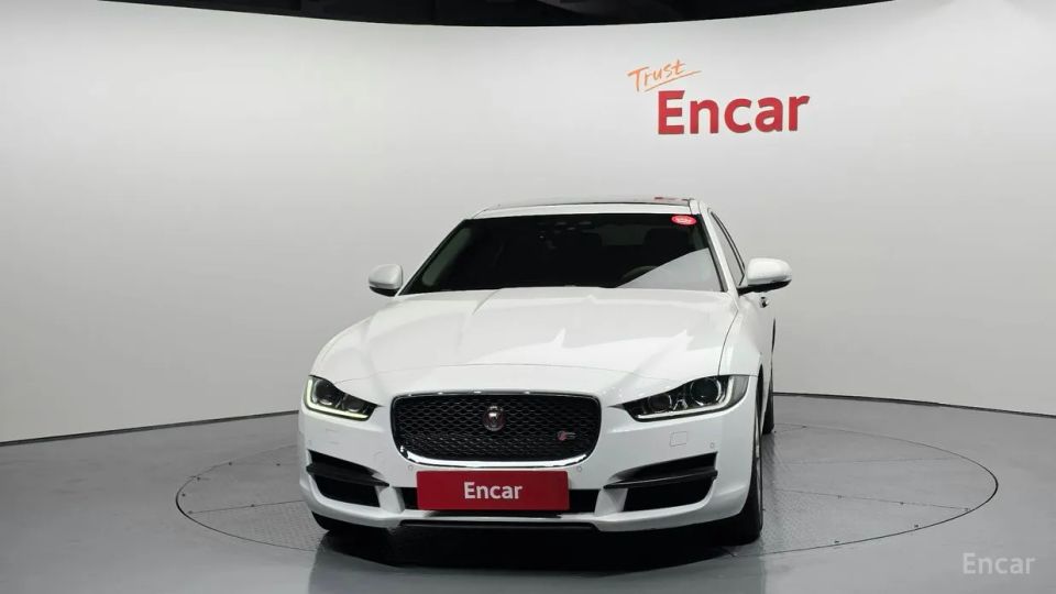 Jaguar XE