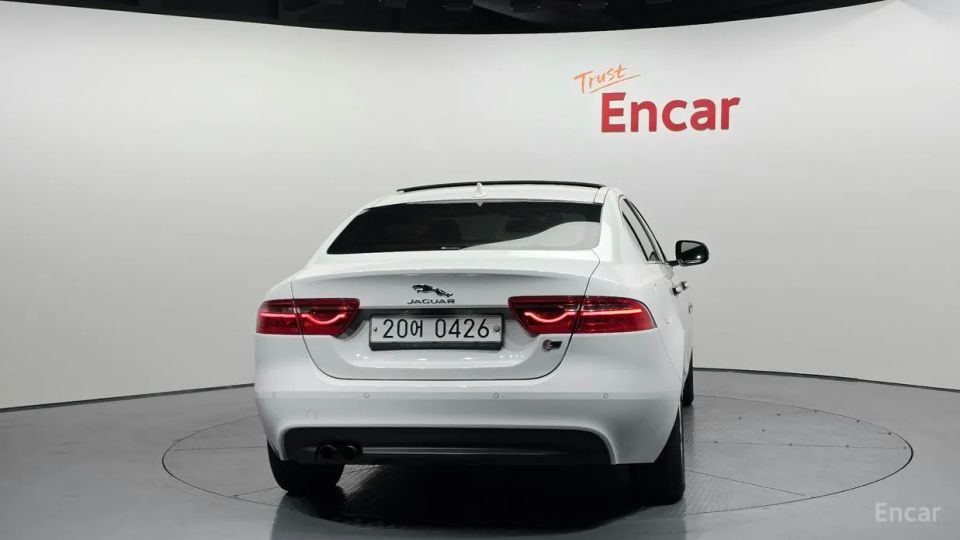 Jaguar XE