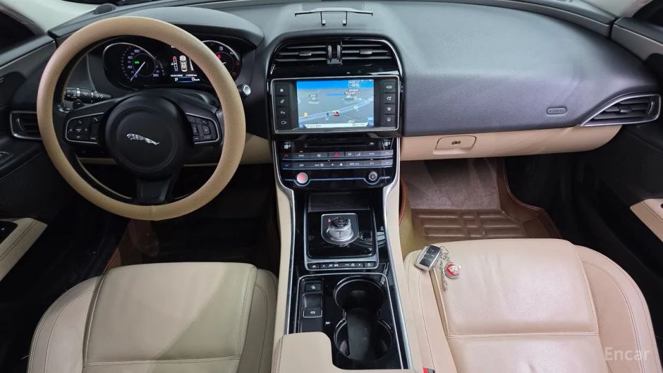Jaguar XE