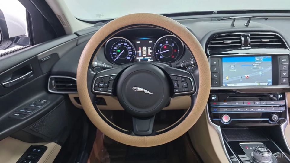 Jaguar XE