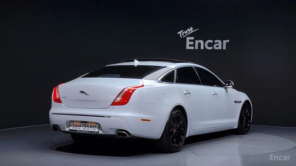 Jaguar XJ