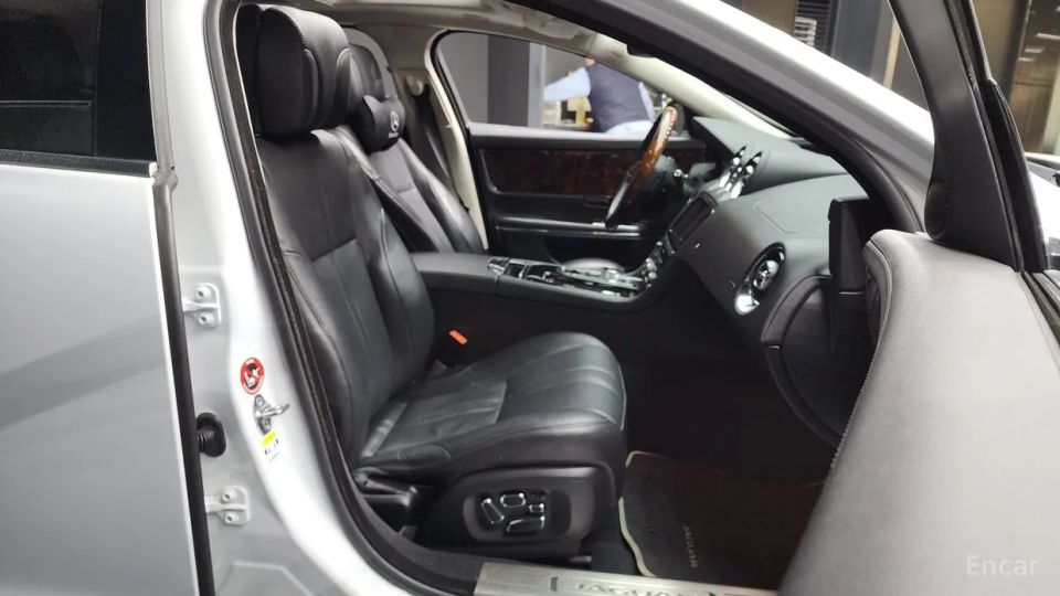 Jaguar XJ