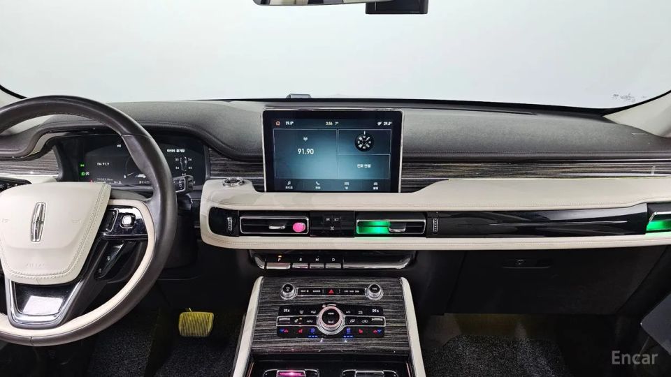 Lincoln Aviator
