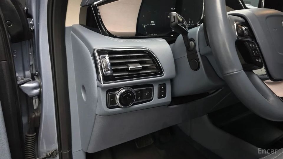 Lincoln Navigator