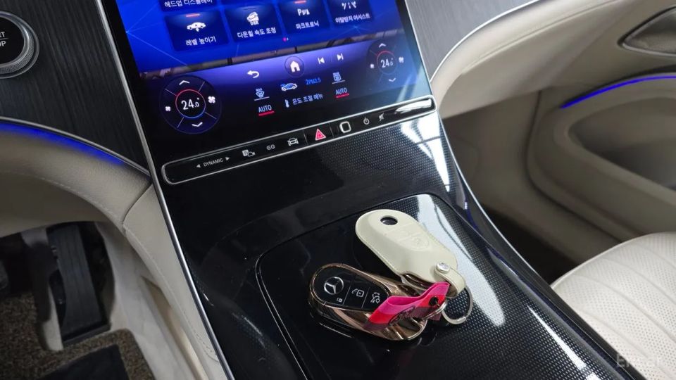 Mercedes-Benz EQS