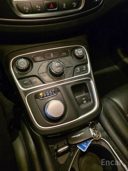 Chrysler 200