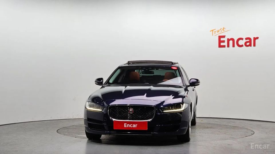 Jaguar XE