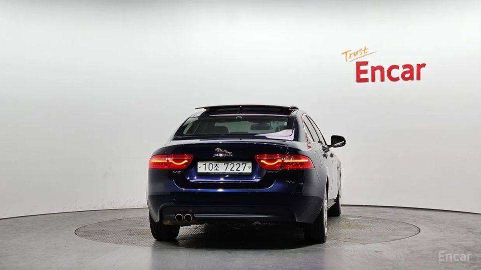 Jaguar XE