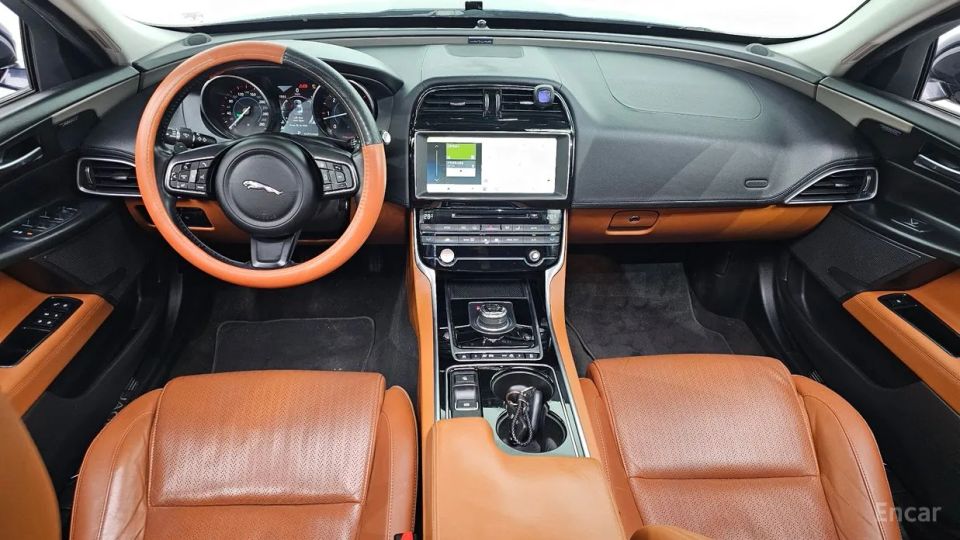 Jaguar XE