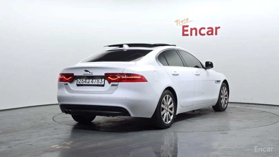 Jaguar XE