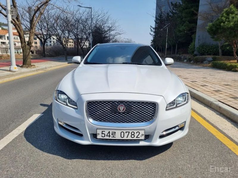 Jaguar XJ