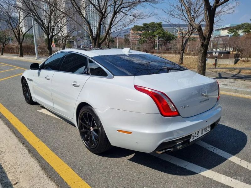 Jaguar XJ