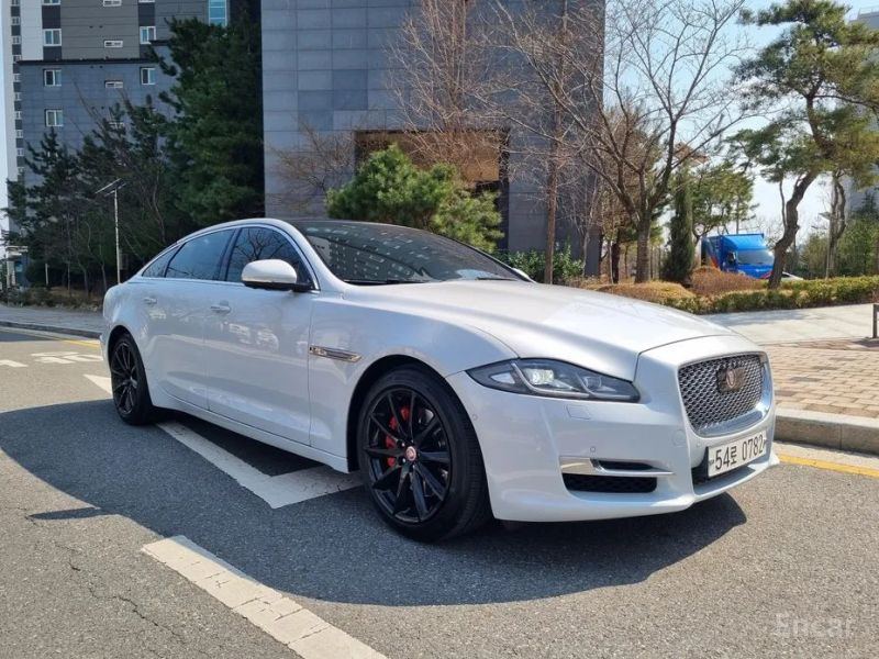 Jaguar XJ