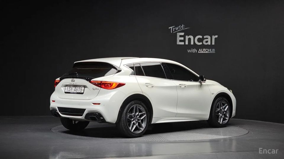 Infiniti Q30