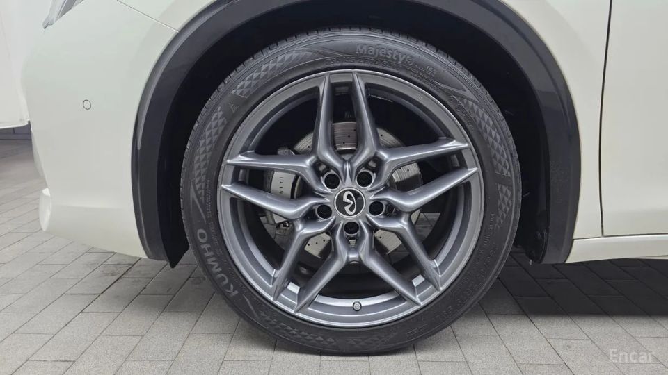 Infiniti Q30