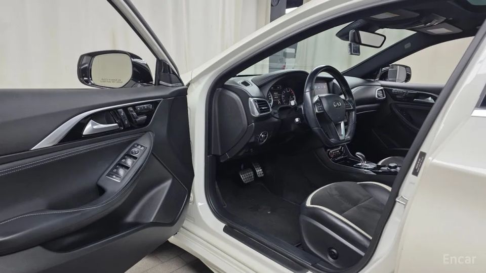 Infiniti Q30