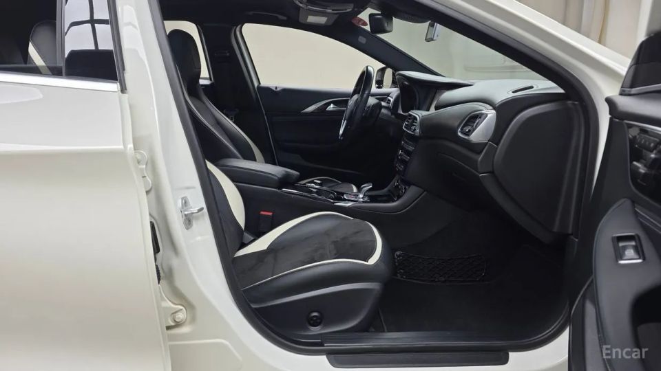 Infiniti Q30