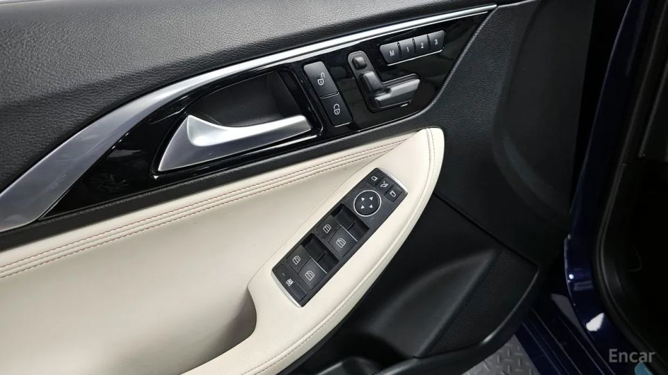 Infiniti Q30