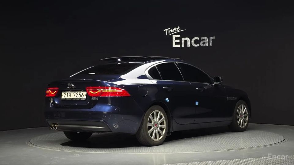 Jaguar XE
