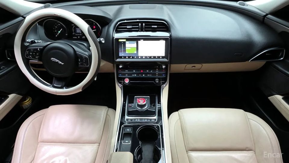 Jaguar XE