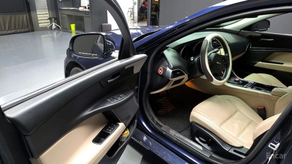 Jaguar XE