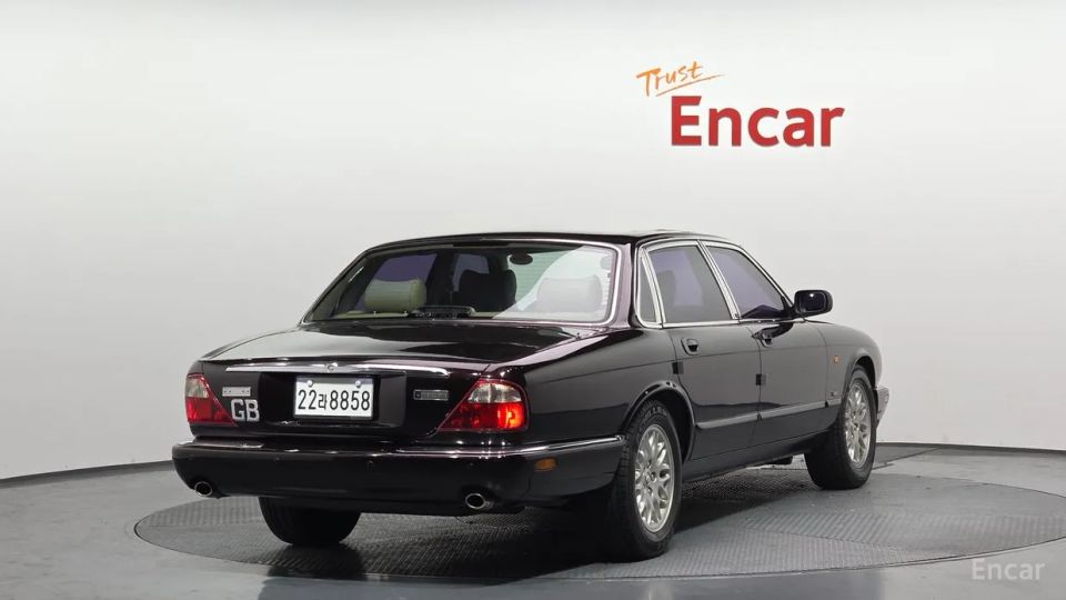Jaguar XJ-8