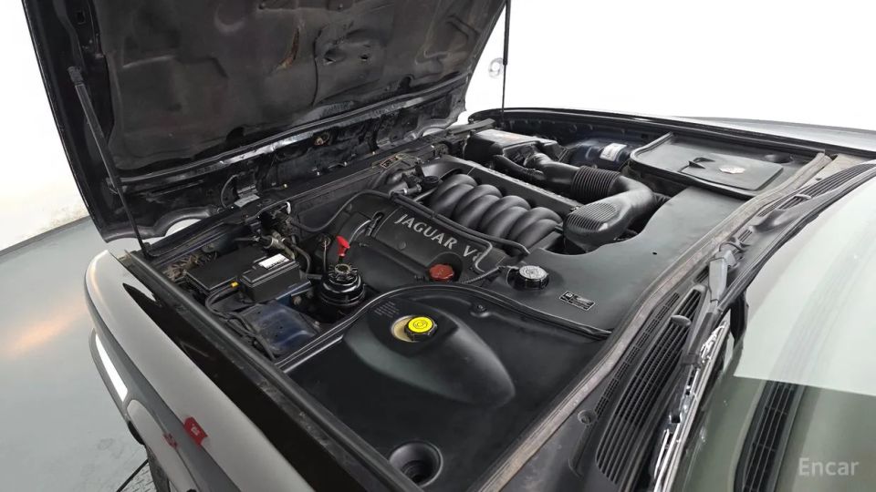 Jaguar XJ-8