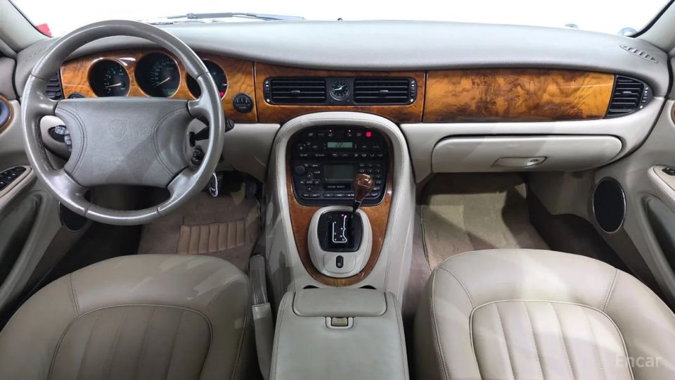 Jaguar XJ-8