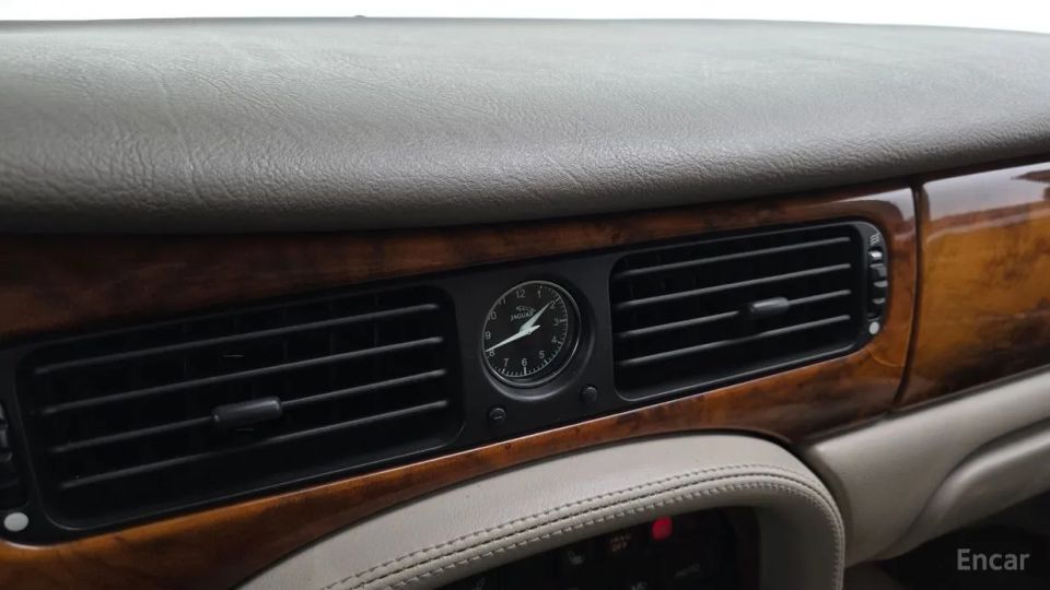 Jaguar XJ-8
