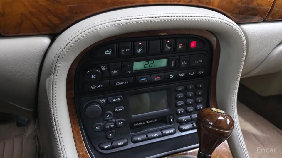Jaguar XJ-8