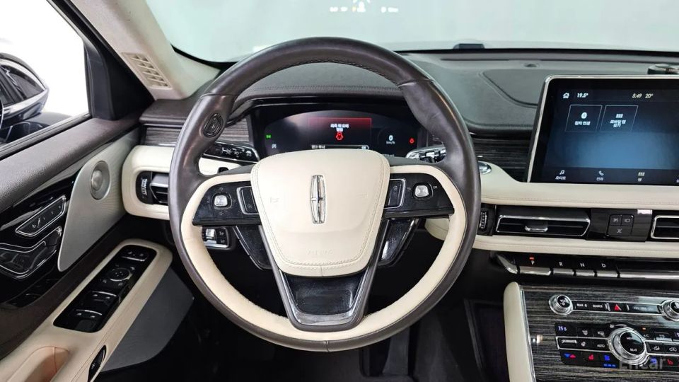 Lincoln Aviator