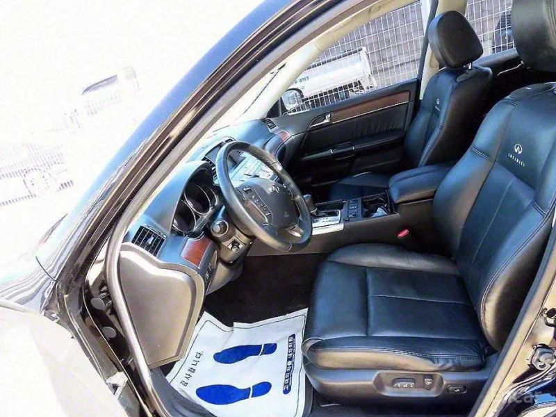 Infiniti M