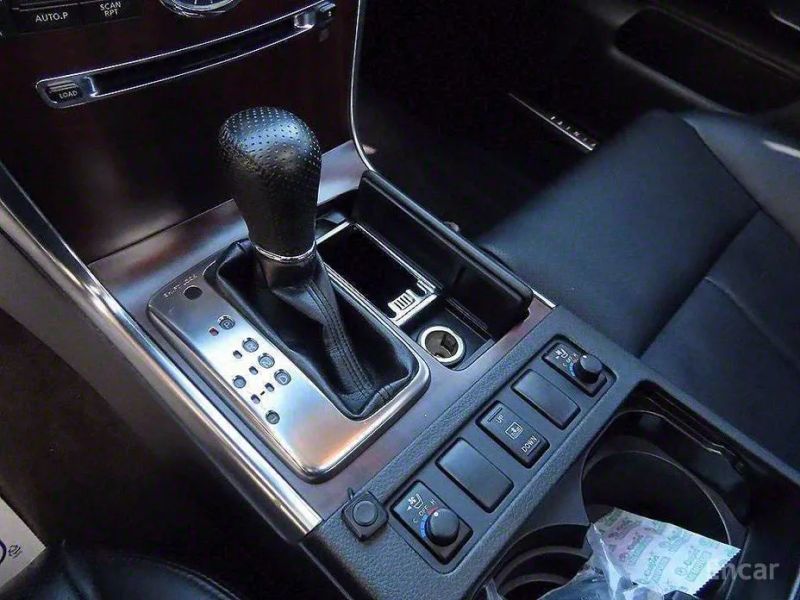 Infiniti M