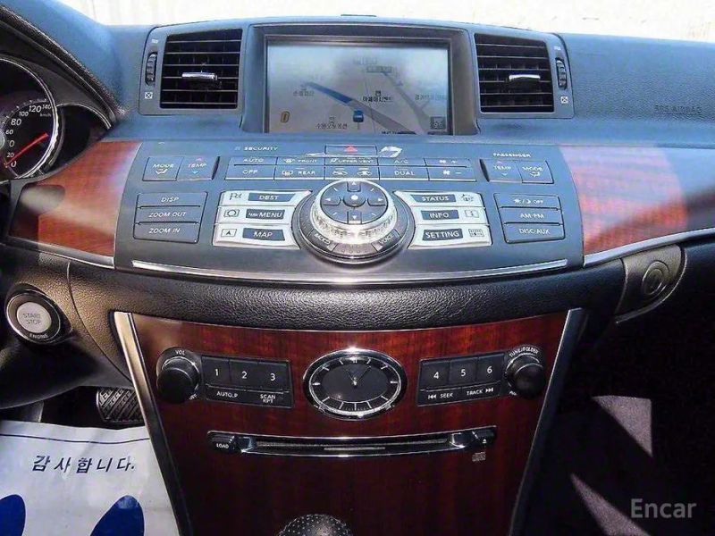 Infiniti M