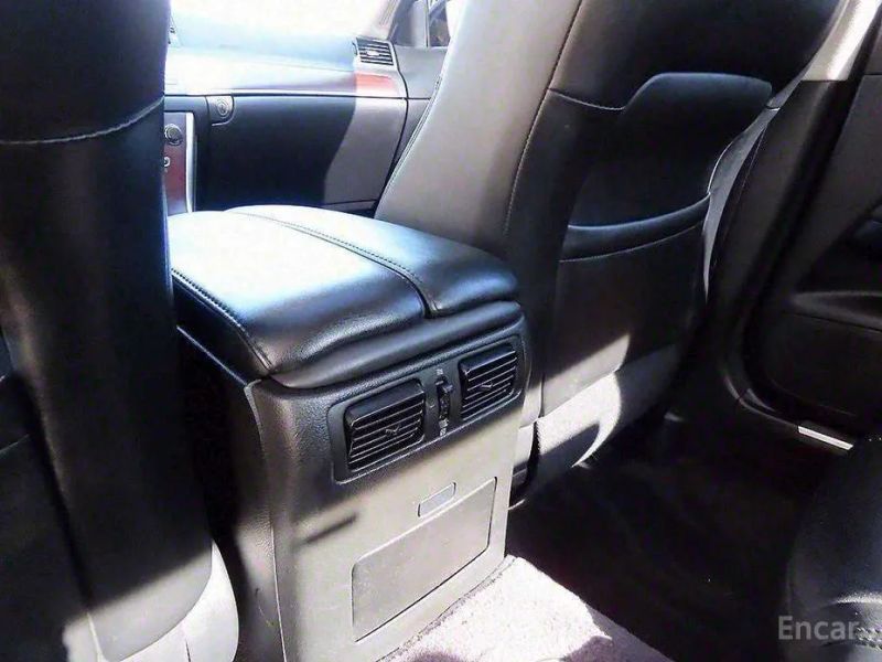 Infiniti M