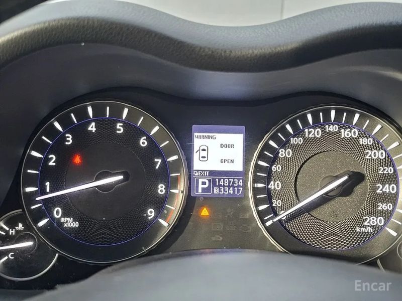 Infiniti M