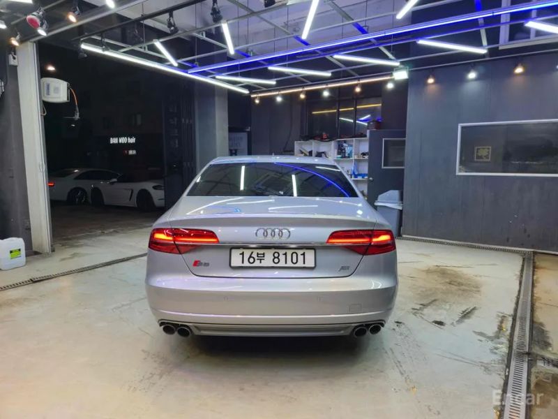 Audi S8