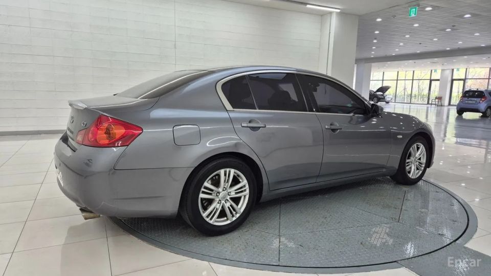 Infiniti G