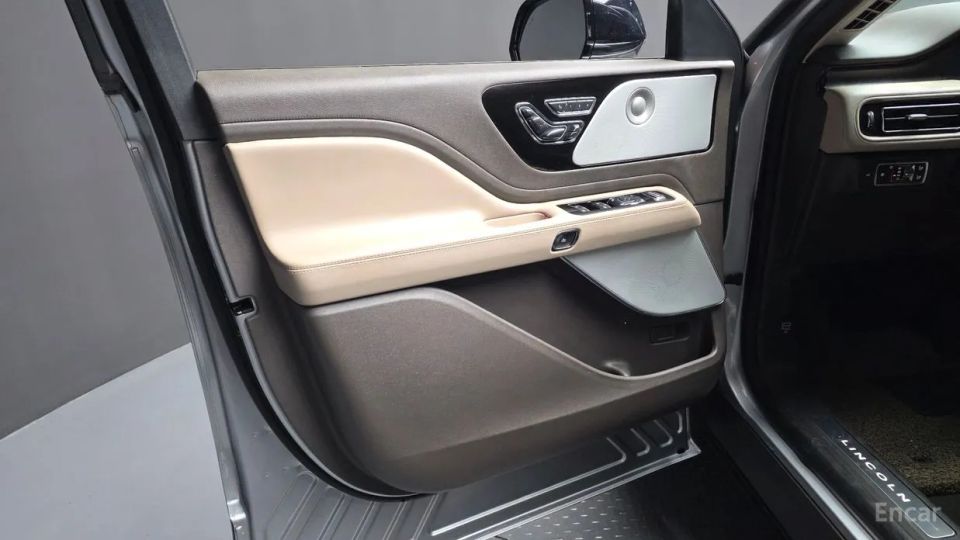 Lincoln Aviator