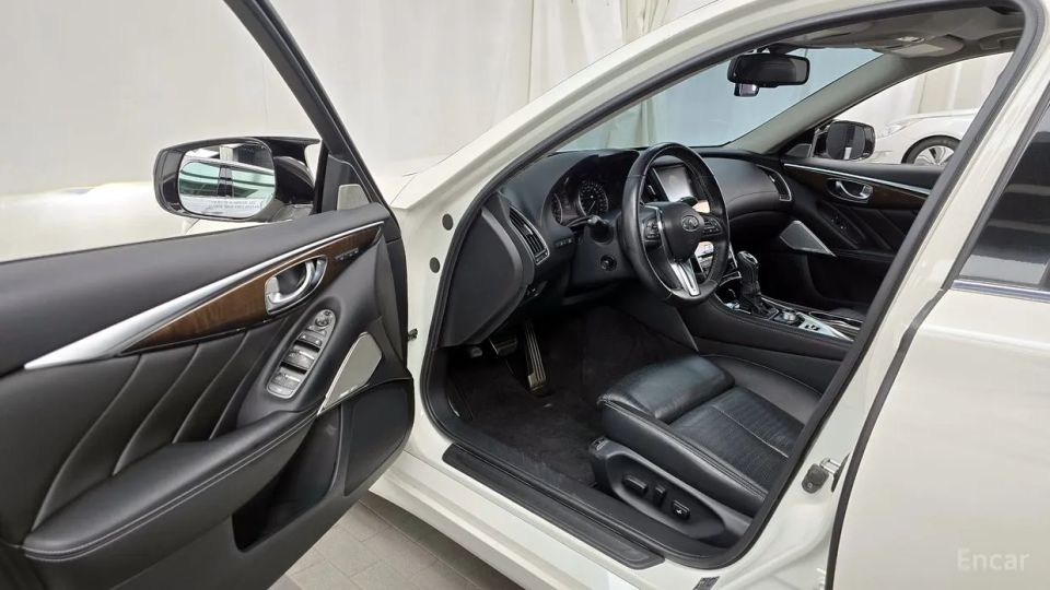 Infiniti Q50
