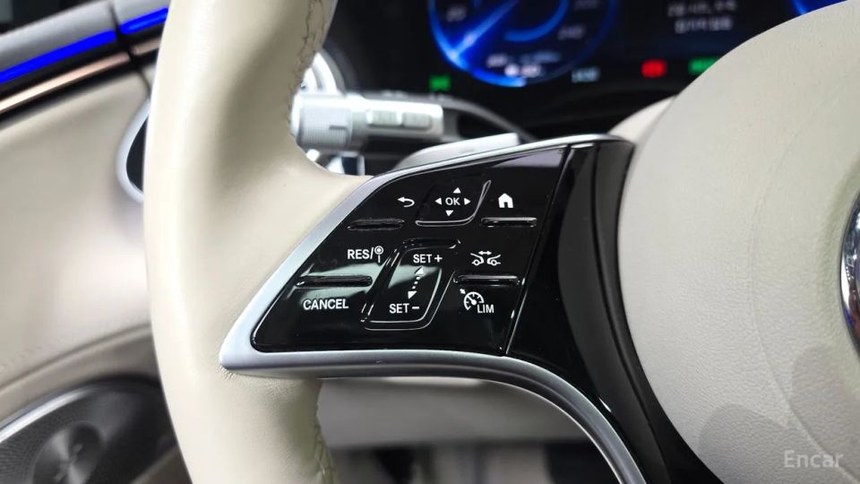 Mercedes-Benz EQS