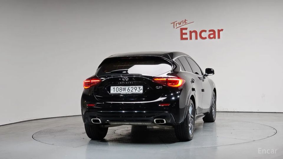 Infiniti Q30