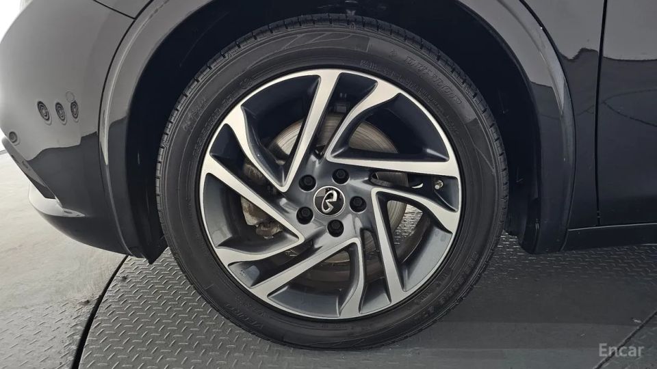 Infiniti Q30