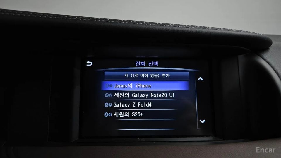 Infiniti Q30